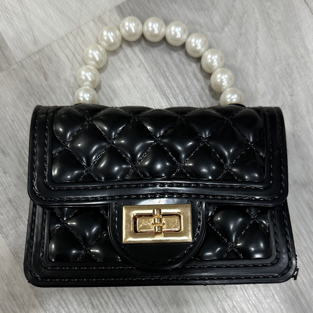Elegant Black Quilted Handbag with Pearl Handle